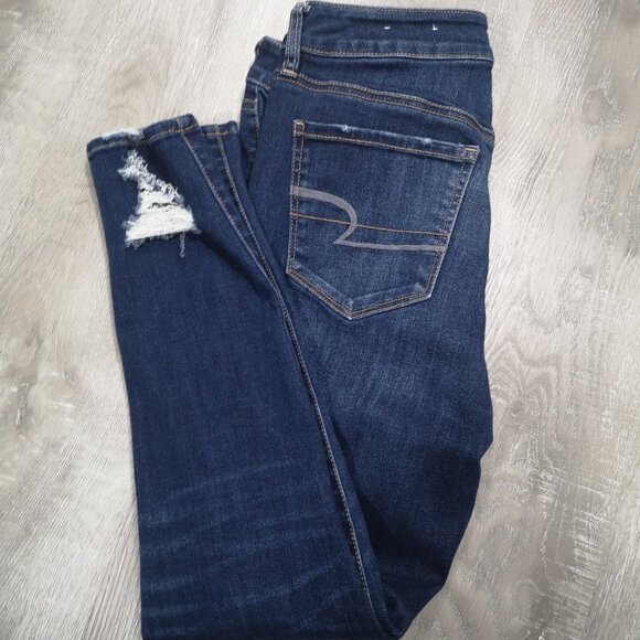 2 / $30.00 - American Eagle Outfitters Super Stretch Distressed Ladies Jeans - Picture 5 of 15